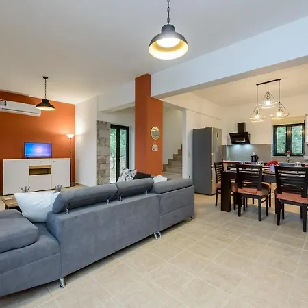 Villa Mani's Kept Secret - Seaview Lida