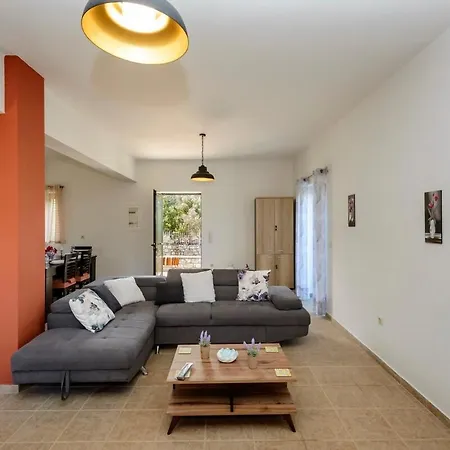 Mani's Kept Secret - Seaview Lida