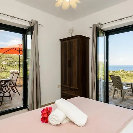 Villa Mani's Kept Secret - Seaview Lida *