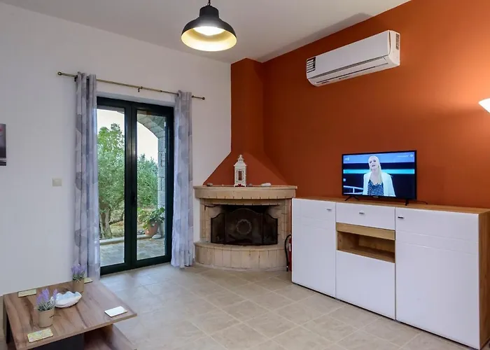 Mani's Kept Secret - Seaview Lida