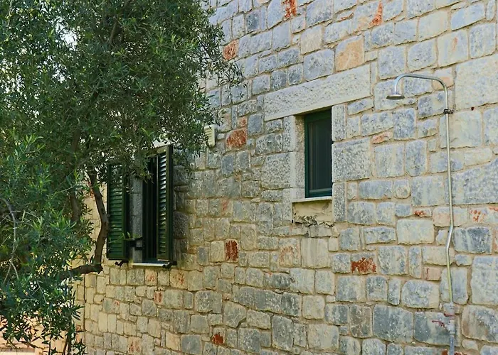 Villa Mani's Kept Secret - Seaview Lida